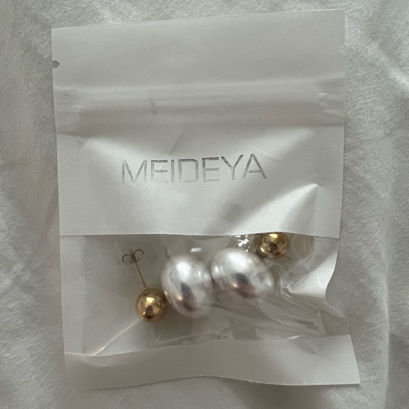 Pearl Earrings - Picture 4 of 4